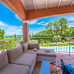 Вилла La Bastide Du Mazel